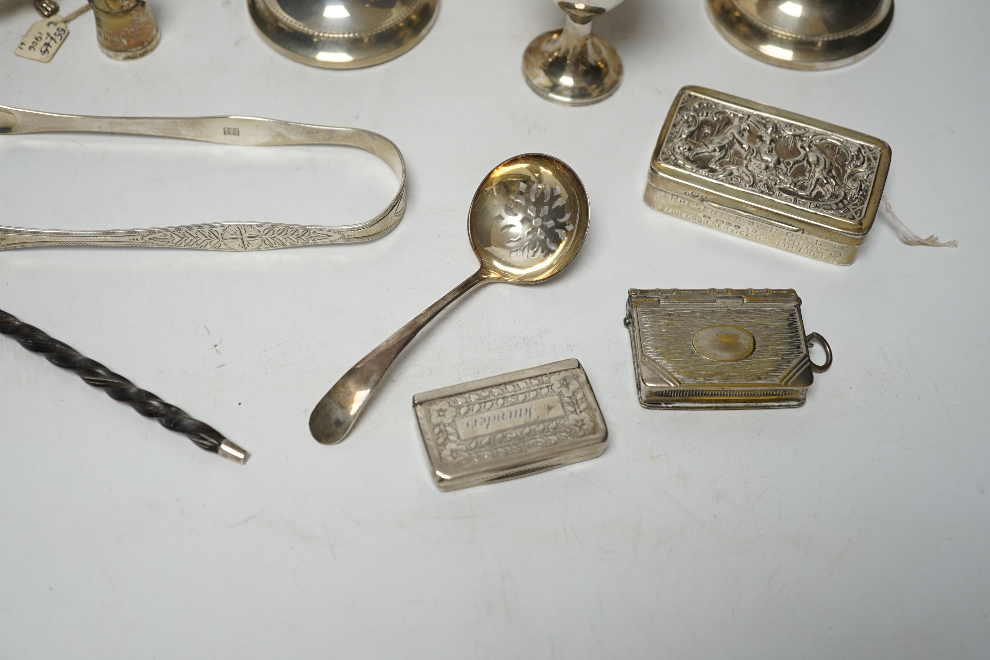 A small quantity of silver items to include a presentation snuff box, Chester, 1901, 69mm, vesta cases, condiments including 'milk churn' pepperette, George III vase shaped pepperette, ring box modelled as a coal scuttle